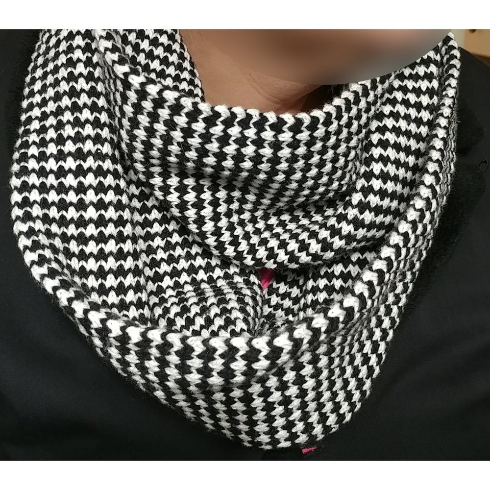 SOLD - NICE NEW TALBOTS WOMENS INFINITY SCARF